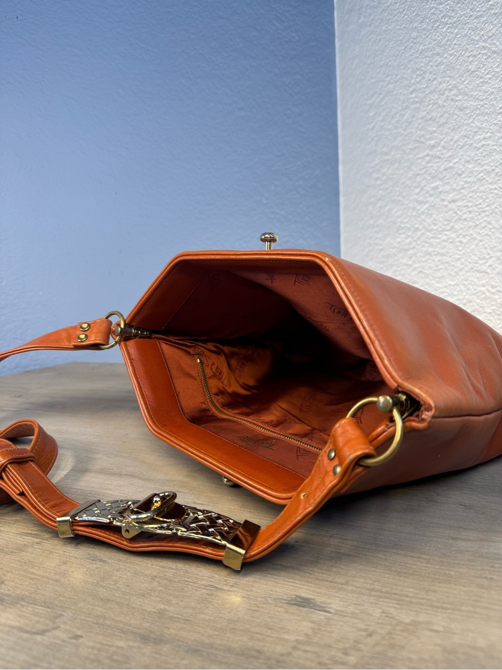 Vintage Ruth Saltz Leather Handbag Unique Two-Knob Spring Frame Closure - Picture 13 of 16